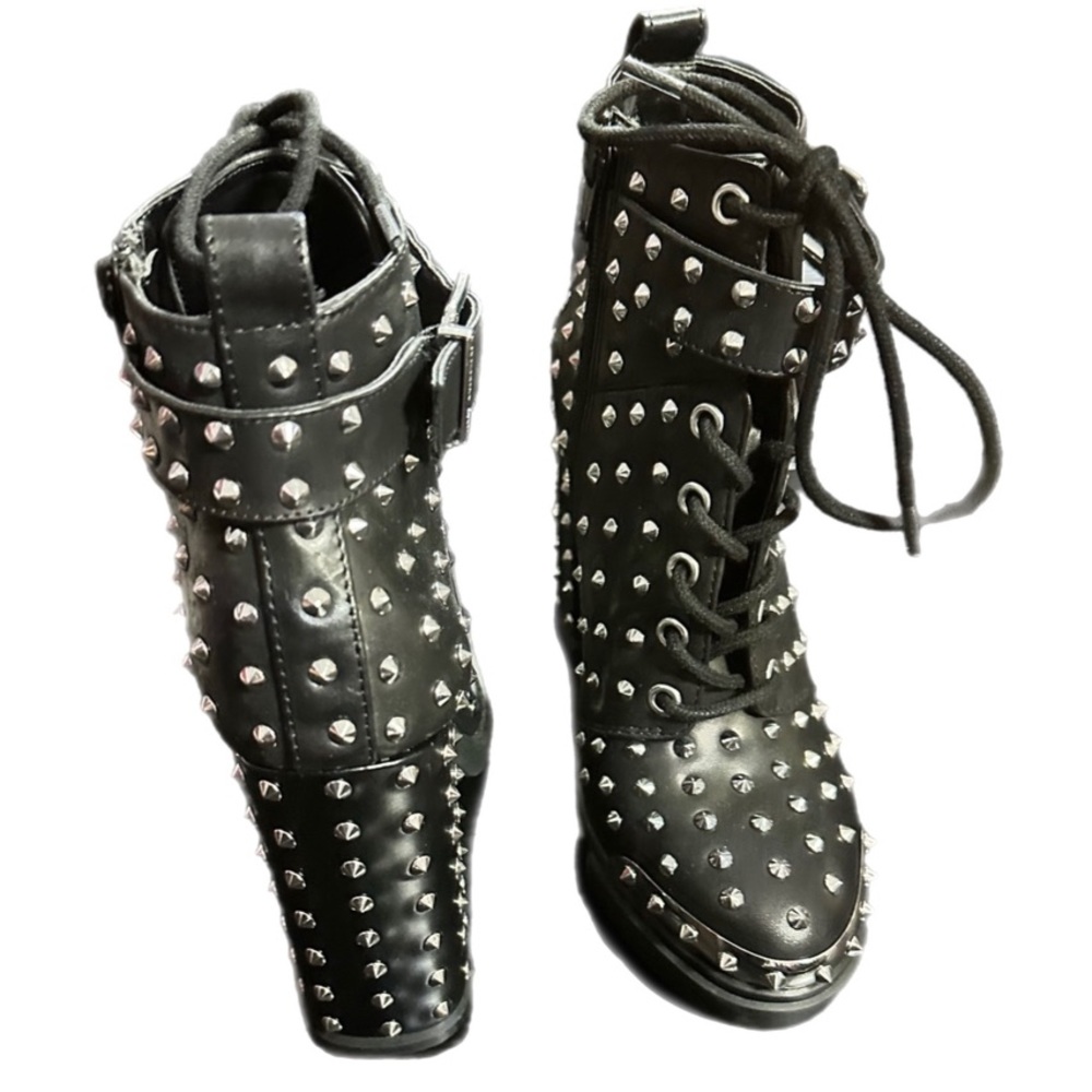 Gianni Bini black studded ankle boots
BLACK FRIDAY DEALS CHECK OUT MY CLOSET - Picture 3 of 5
